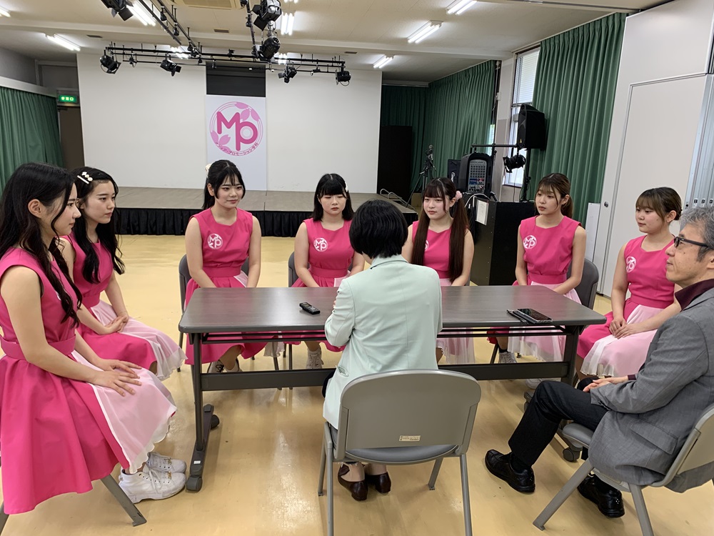 中日新聞が取材で西日本短期大学メディア・プロモーション学科を来訪